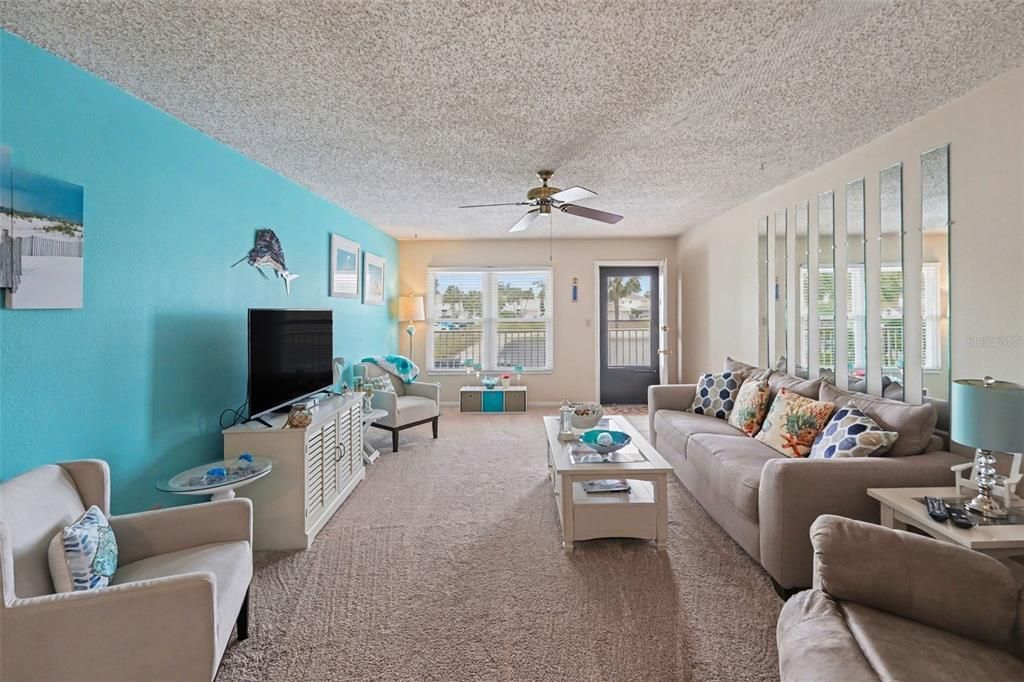 For Sale: $85,000 (1 beds, 1 baths, 870 Square Feet)