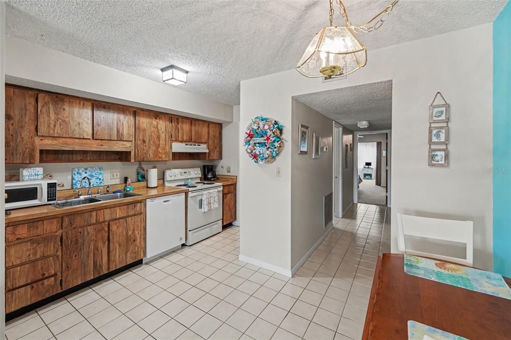 For Sale: $85,000 (1 beds, 1 baths, 870 Square Feet)