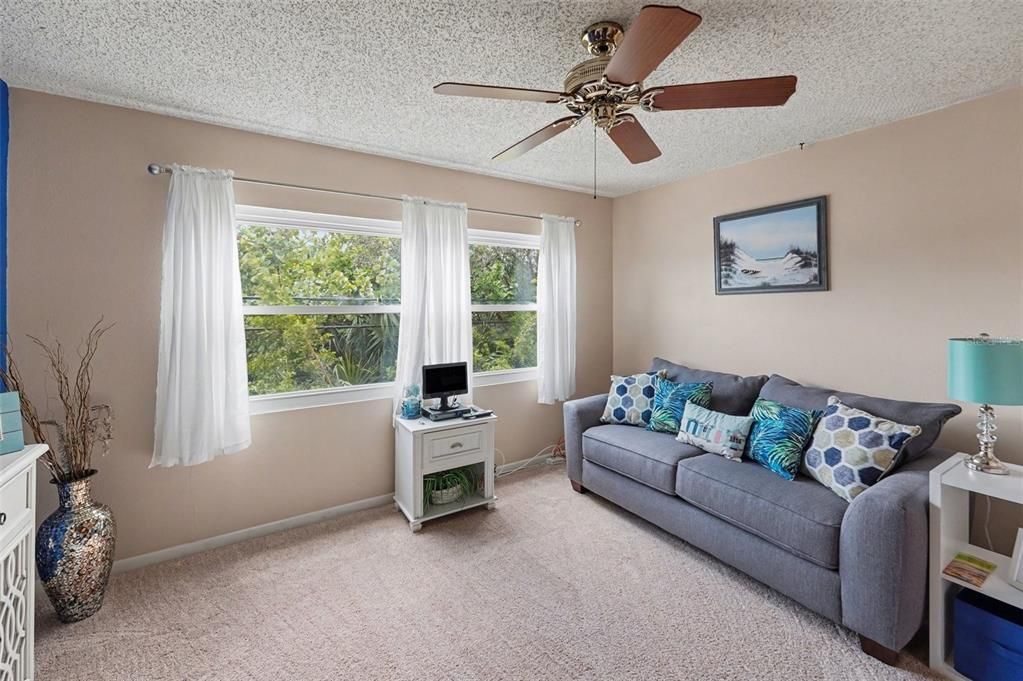 For Sale: $85,000 (1 beds, 1 baths, 870 Square Feet)