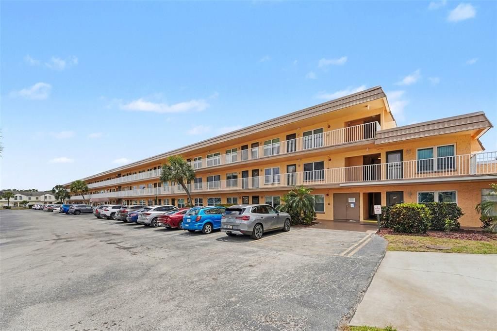 For Sale: $85,000 (1 beds, 1 baths, 870 Square Feet)