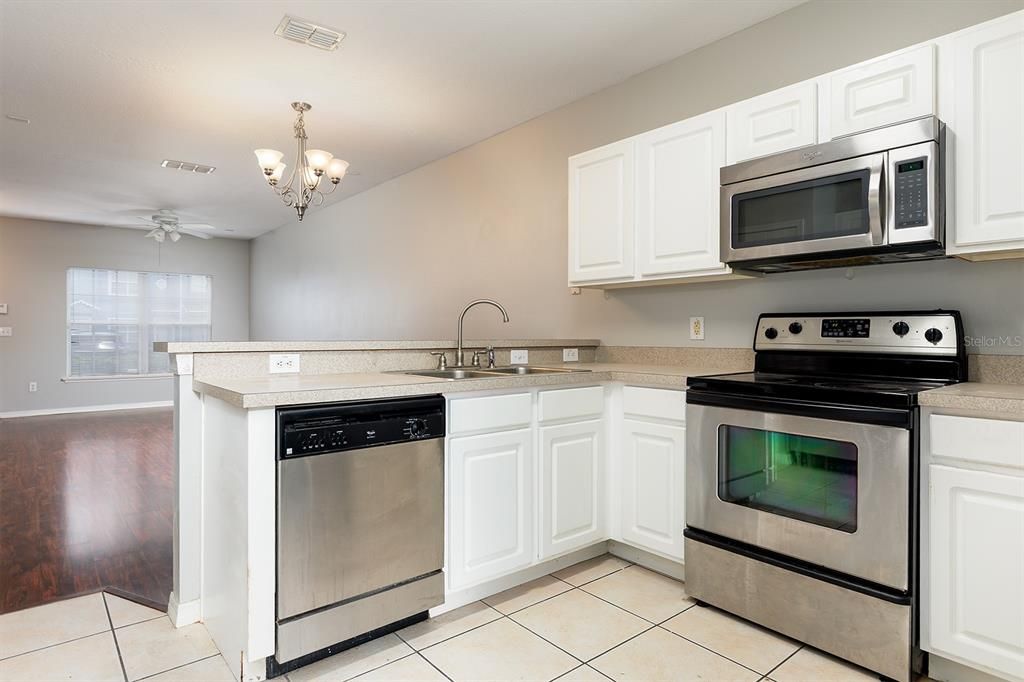 For Rent: $1,700 (2 beds, 2 baths, 1056 Square Feet)
