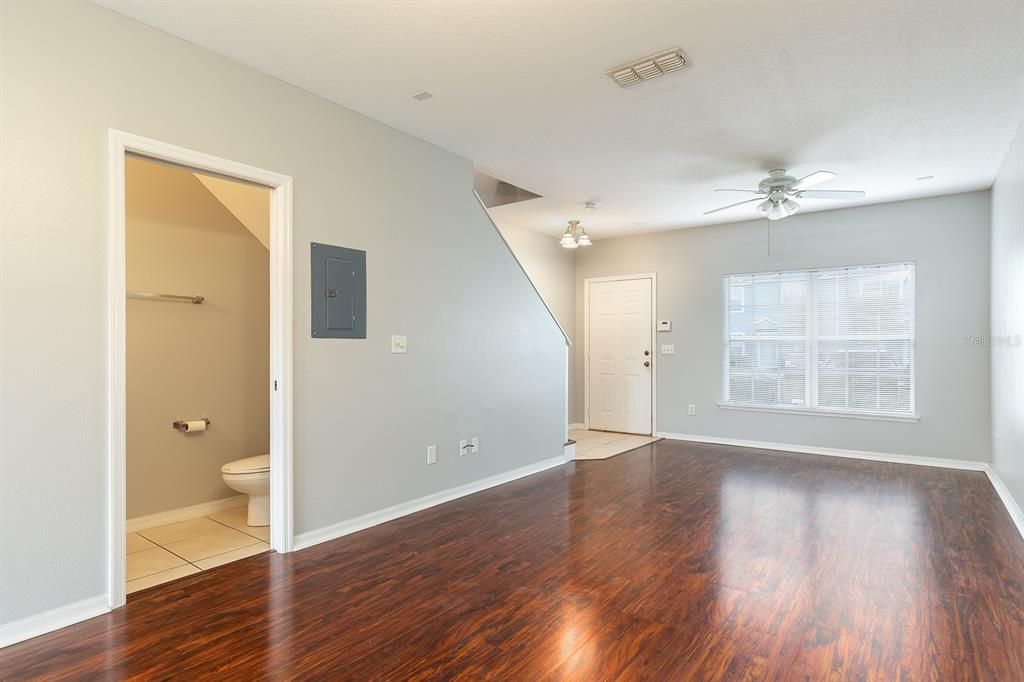 For Rent: $1,700 (2 beds, 2 baths, 1056 Square Feet)