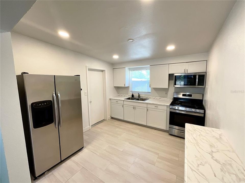 For Rent: $2,295 (3 beds, 1 baths, 1125 Square Feet)