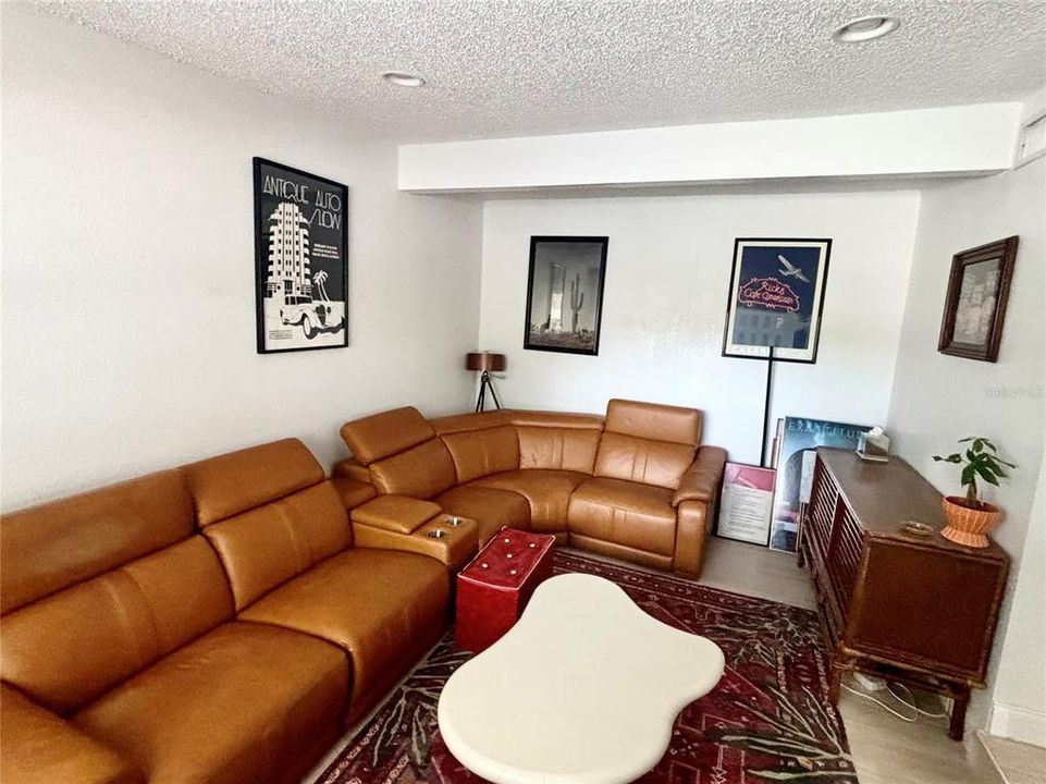 For Rent: $2,295 (3 beds, 1 baths, 1125 Square Feet)