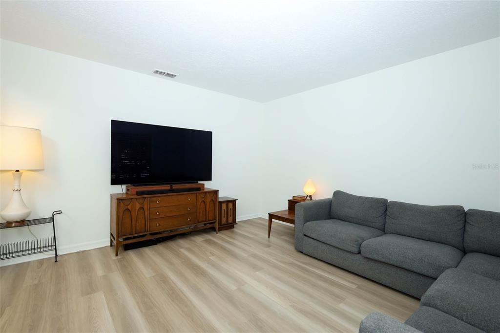 Active With Contract: $529,990 (5 beds, 2 baths, 2487 Square Feet)