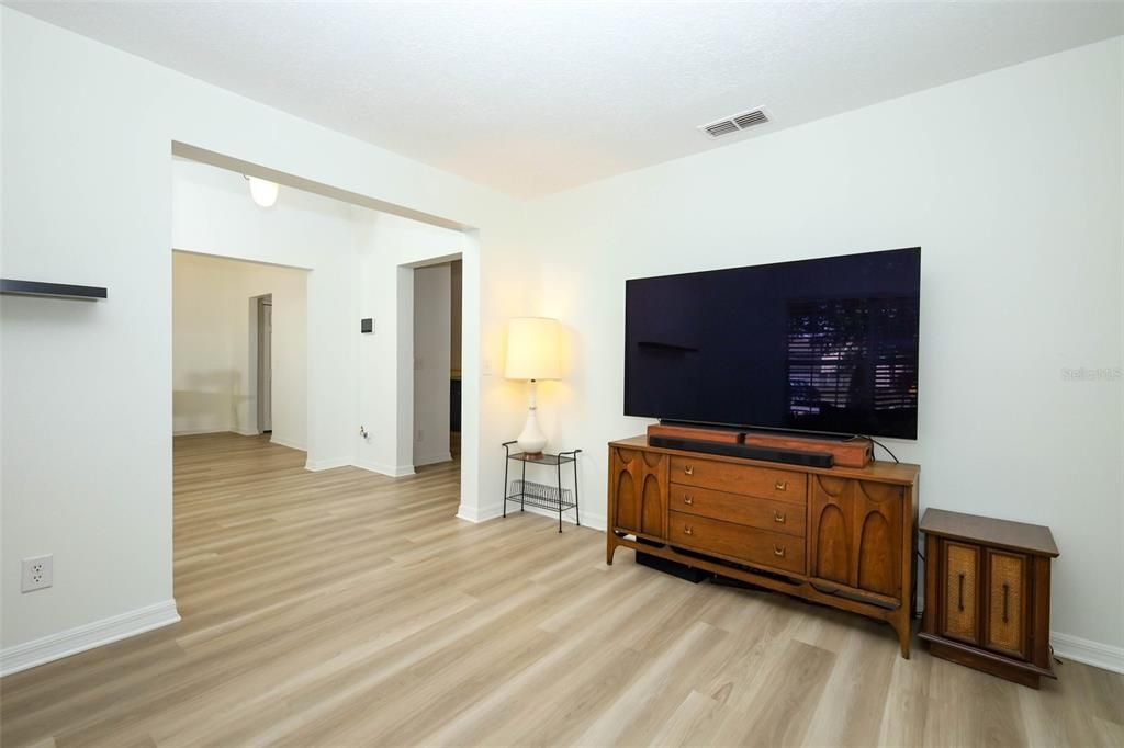Active With Contract: $529,990 (5 beds, 2 baths, 2487 Square Feet)