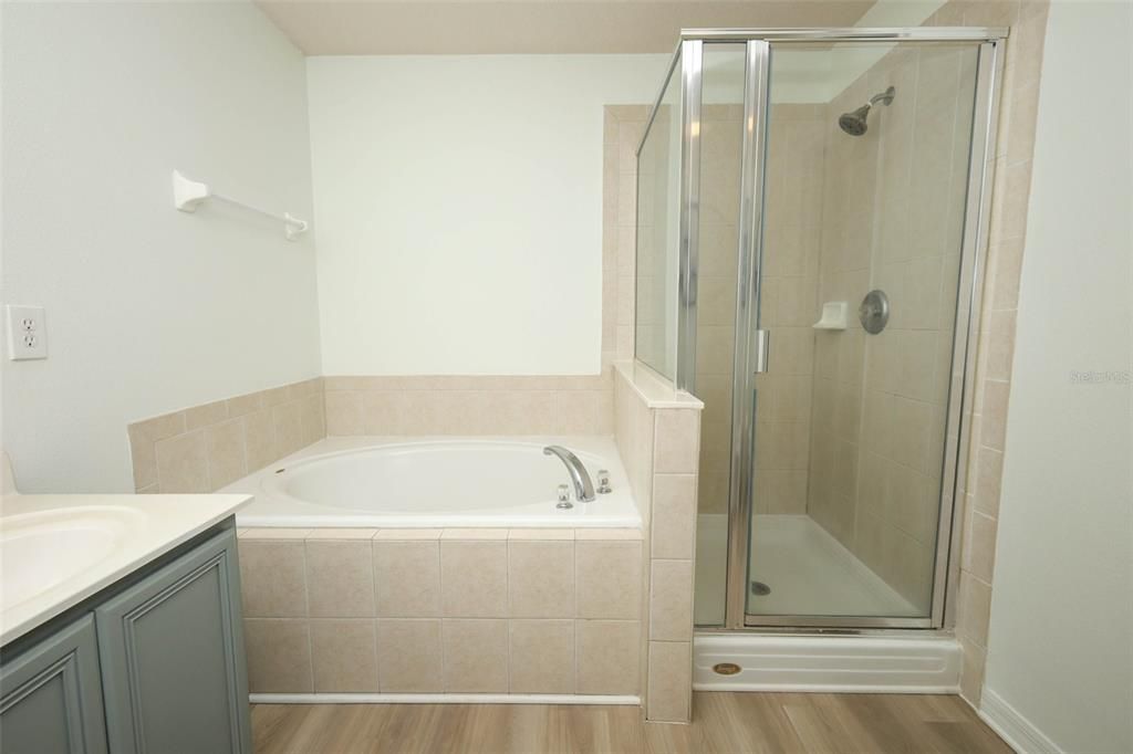Active With Contract: $529,990 (5 beds, 2 baths, 2487 Square Feet)