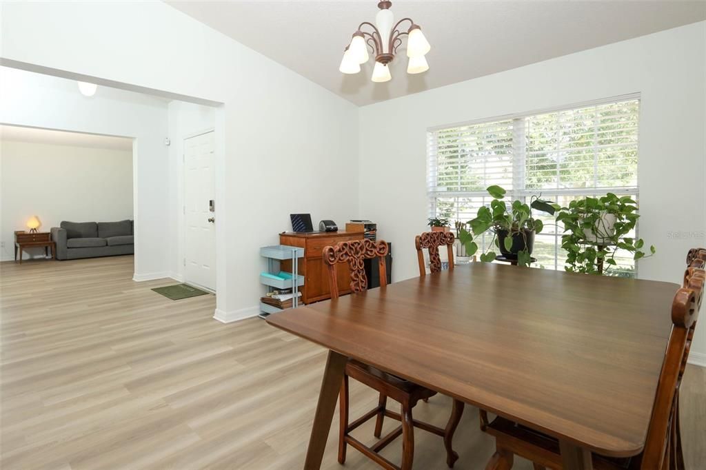 Active With Contract: $529,990 (5 beds, 2 baths, 2487 Square Feet)