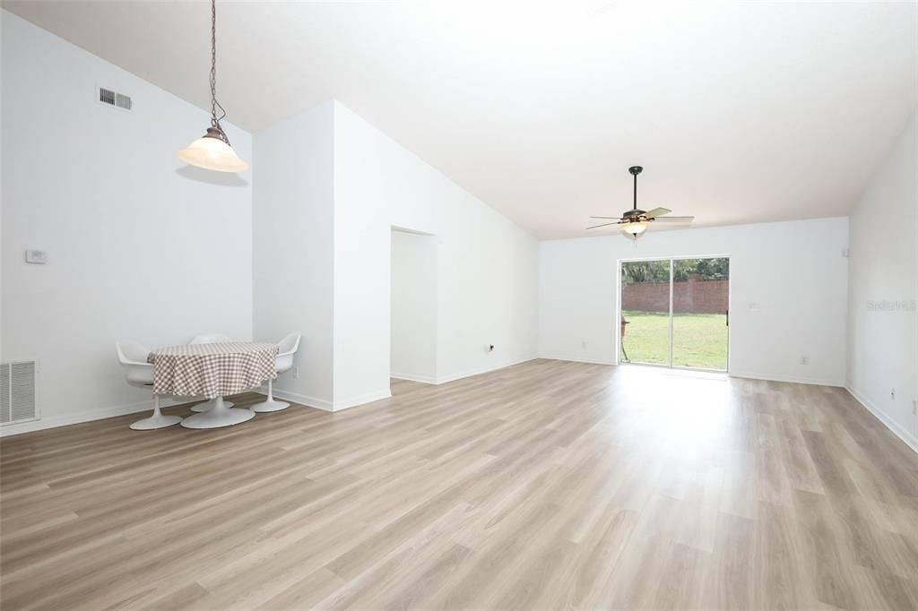Active With Contract: $529,990 (5 beds, 2 baths, 2487 Square Feet)