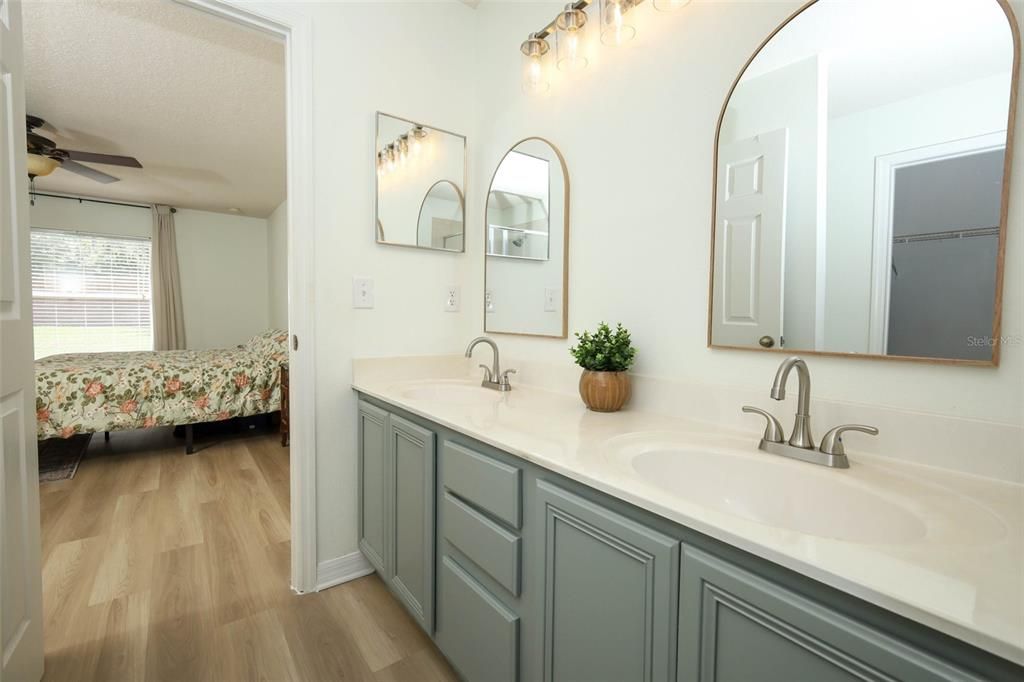 Active With Contract: $529,990 (5 beds, 2 baths, 2487 Square Feet)