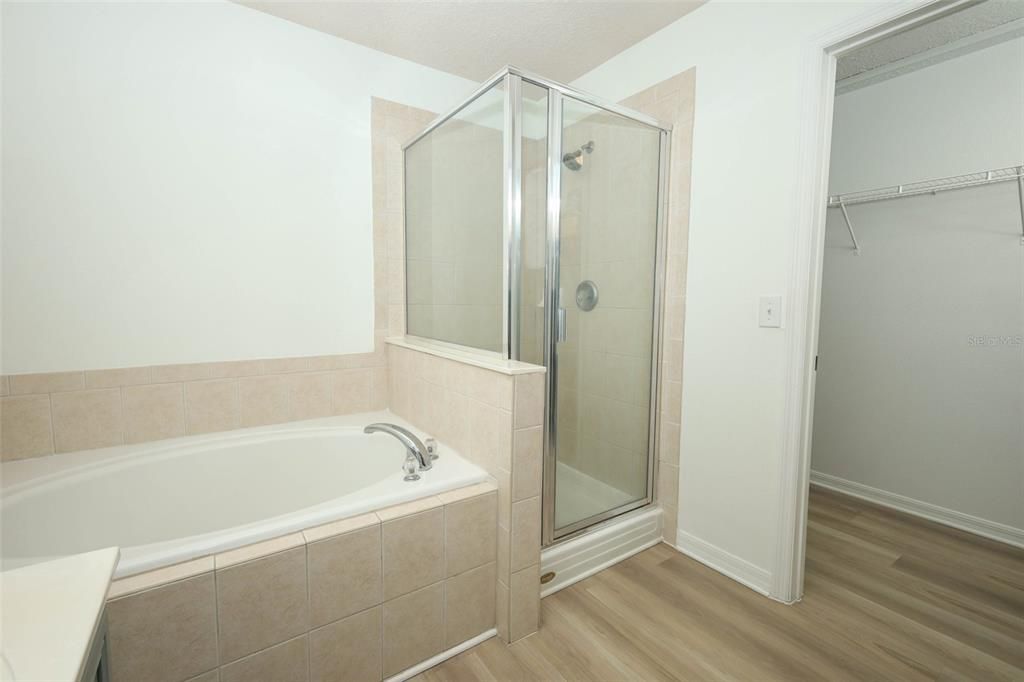 Active With Contract: $529,990 (5 beds, 2 baths, 2487 Square Feet)