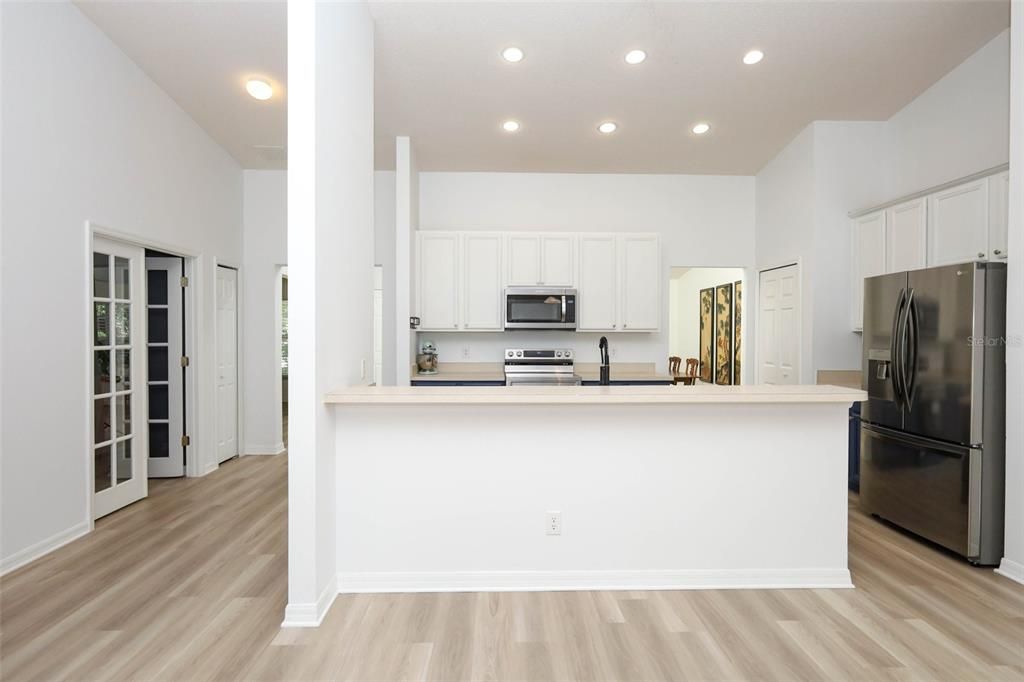 Active With Contract: $529,990 (5 beds, 2 baths, 2487 Square Feet)
