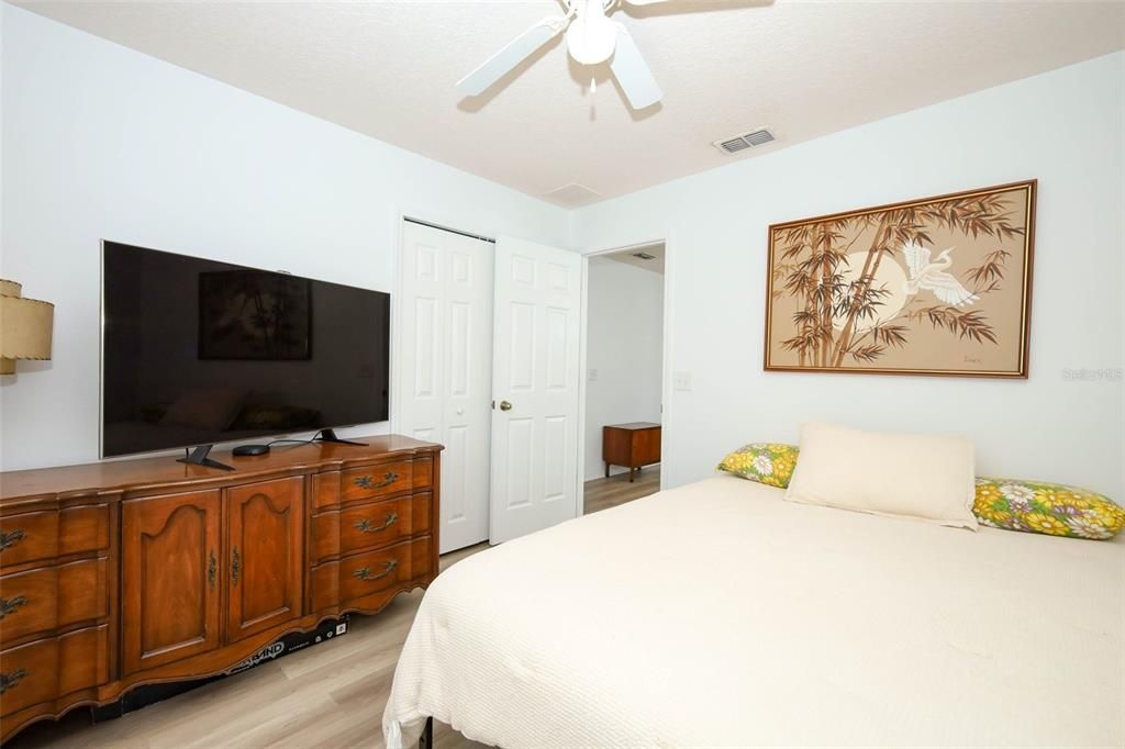 Active With Contract: $529,990 (5 beds, 2 baths, 2487 Square Feet)