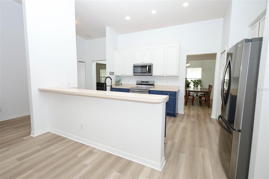Active With Contract: $529,990 (5 beds, 2 baths, 2487 Square Feet)