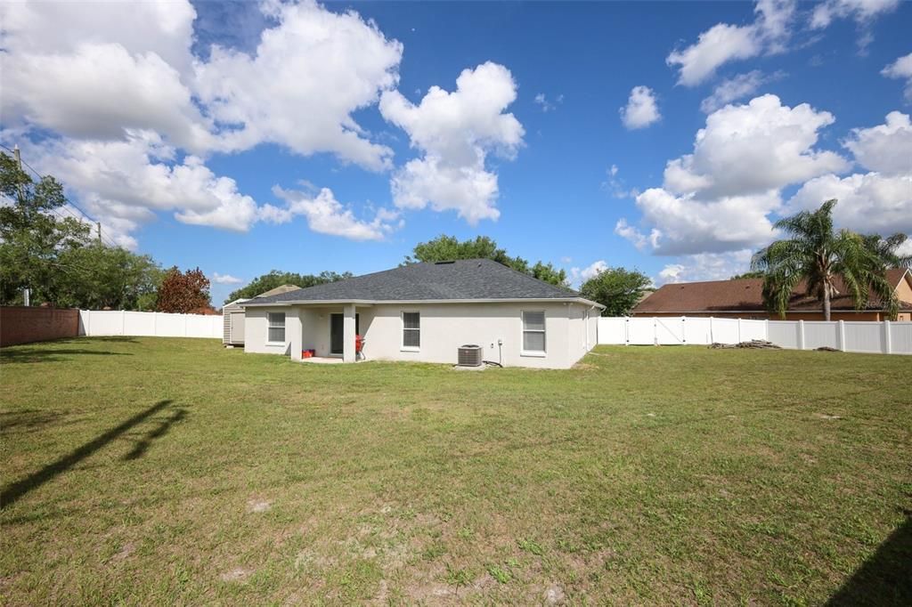 Active With Contract: $529,990 (5 beds, 2 baths, 2487 Square Feet)