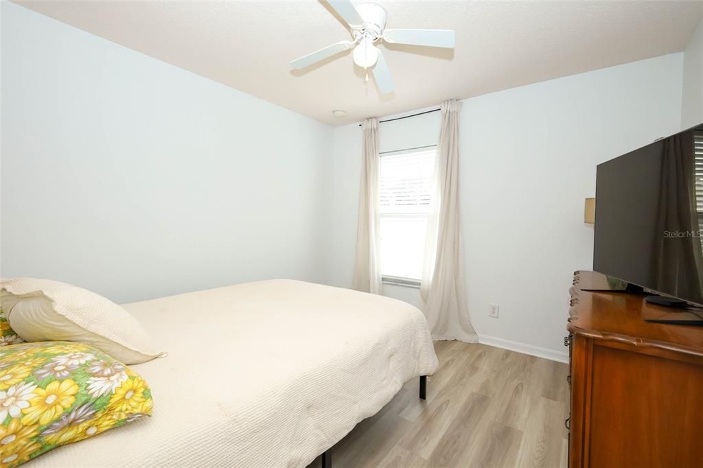 Active With Contract: $529,990 (5 beds, 2 baths, 2487 Square Feet)