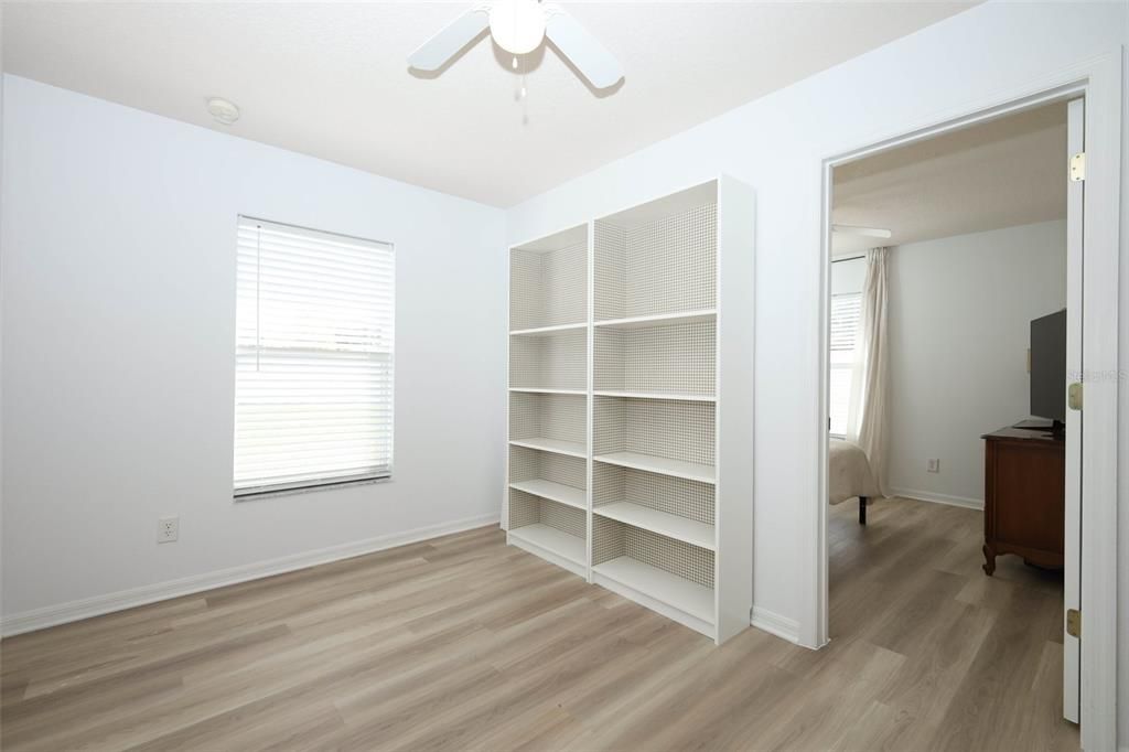 Active With Contract: $529,990 (5 beds, 2 baths, 2487 Square Feet)