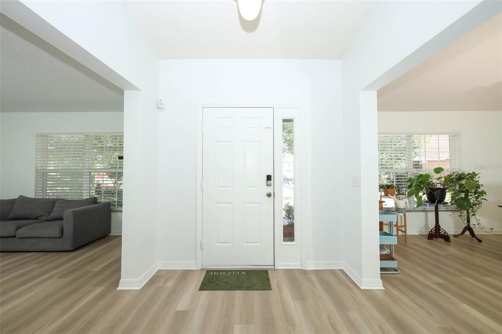 Active With Contract: $529,990 (5 beds, 2 baths, 2487 Square Feet)