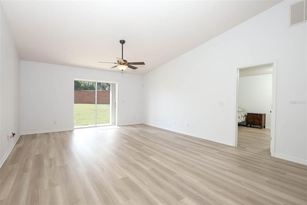 Active With Contract: $529,990 (5 beds, 2 baths, 2487 Square Feet)