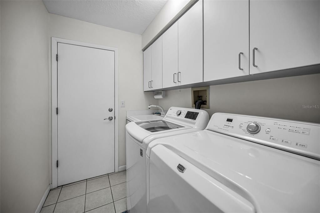 Active With Contract: $749,900 (3 beds, 2 baths, 2078 Square Feet)