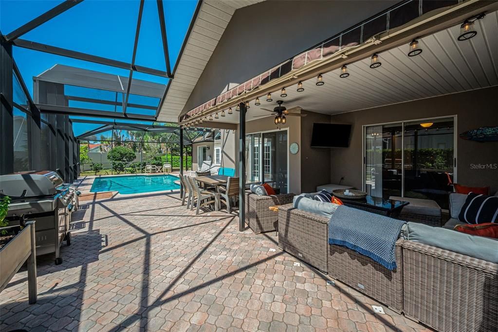 Active With Contract: $749,900 (3 beds, 2 baths, 2078 Square Feet)