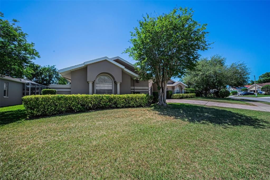 Active With Contract: $749,900 (3 beds, 2 baths, 2078 Square Feet)