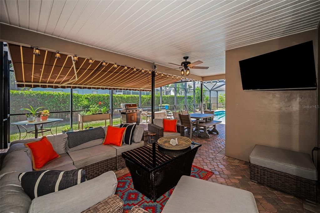 Active With Contract: $749,900 (3 beds, 2 baths, 2078 Square Feet)