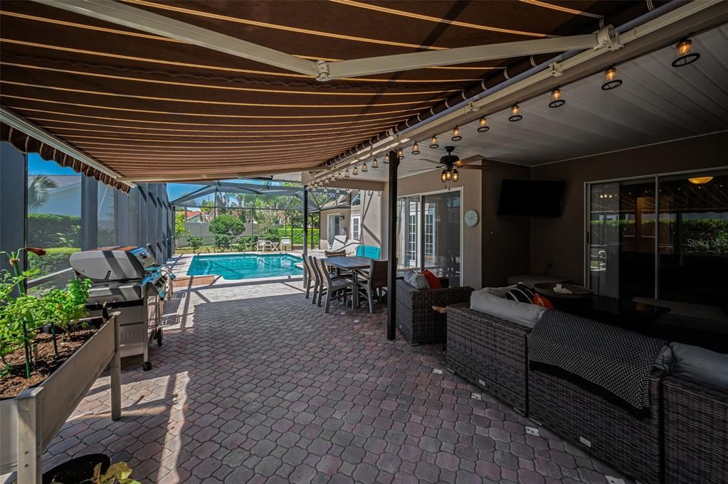 Active With Contract: $749,900 (3 beds, 2 baths, 2078 Square Feet)