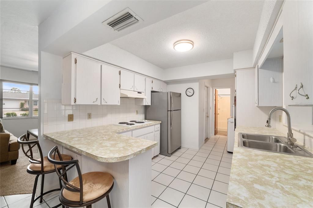 На продажу: $199,900 (2 спален, 2 ванн, 1220 Квадратных фут)