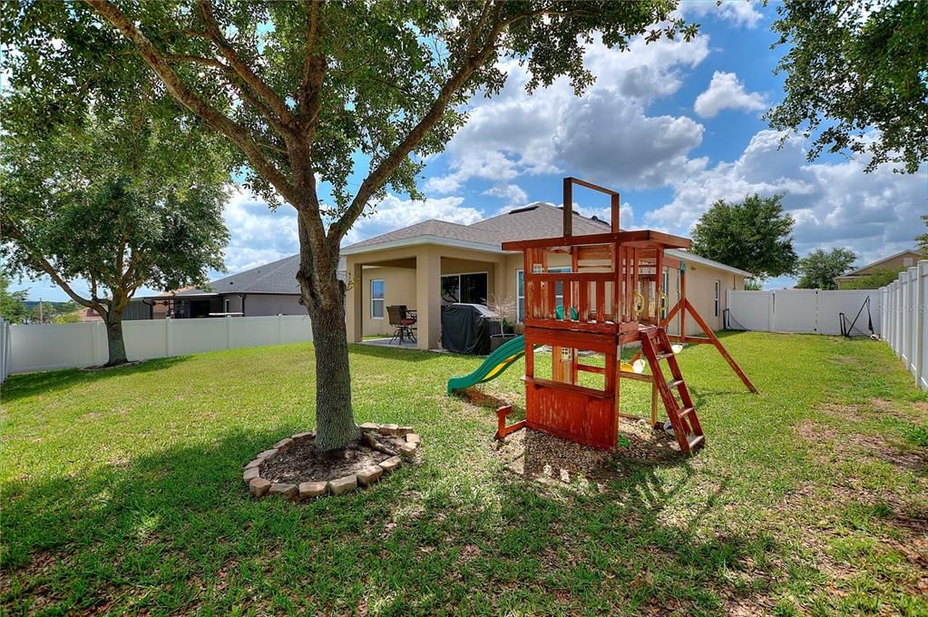 На продажу: $409,899 (4 спален, 2 ванн, 1840 Квадратных фут)