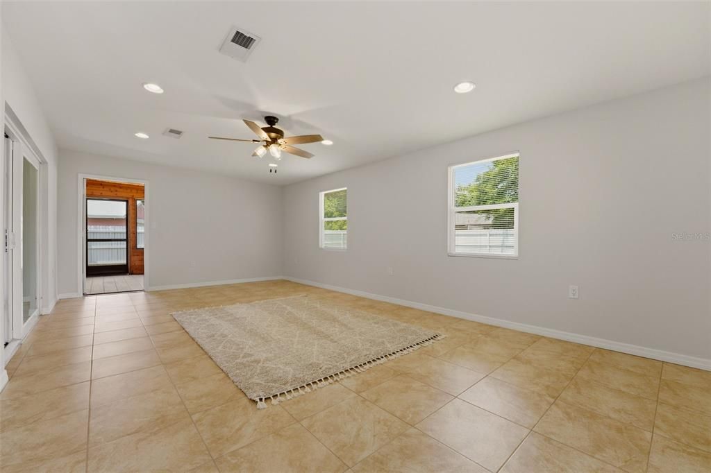 Active With Contract: $254,900 (3 beds, 1 baths, 1205 Square Feet)