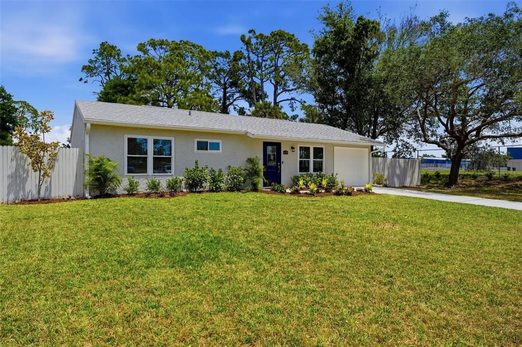 Active With Contract: $254,900 (3 beds, 1 baths, 1205 Square Feet)
