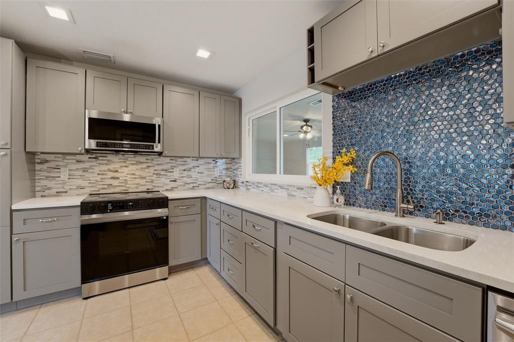 Active With Contract: $254,900 (3 beds, 1 baths, 1205 Square Feet)