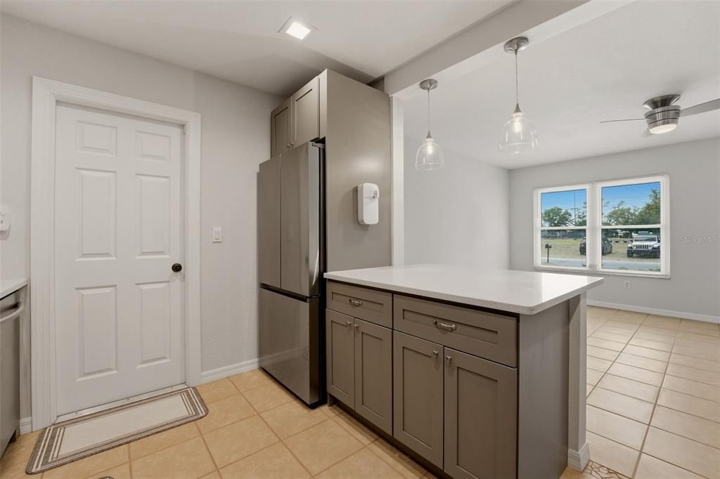 Active With Contract: $254,900 (3 beds, 1 baths, 1205 Square Feet)