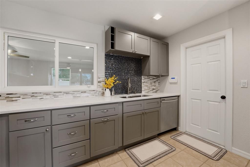 Active With Contract: $254,900 (3 beds, 1 baths, 1205 Square Feet)