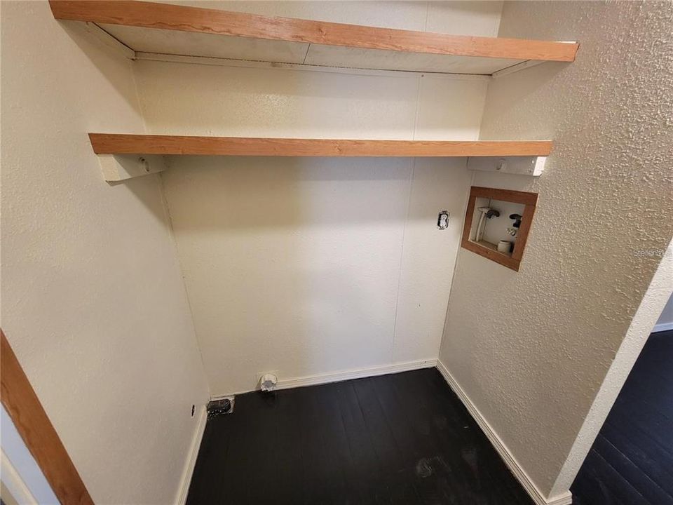 На продажу: $94,900 (3 спален, 1 ванн, 912 Квадратных фут)