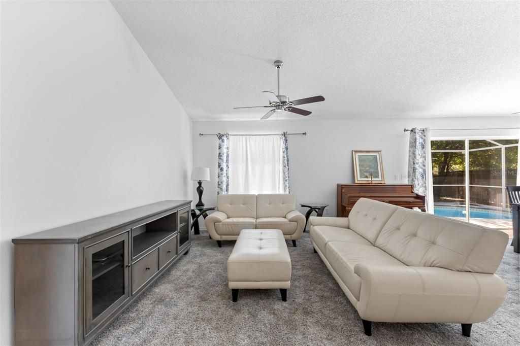 Active With Contract: $380,000 (3 beds, 2 baths, 1608 Square Feet)