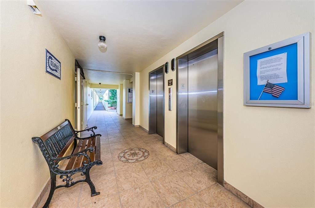 На продажу: $199,000 (2 спален, 2 ванн, 1040 Квадратных фут)