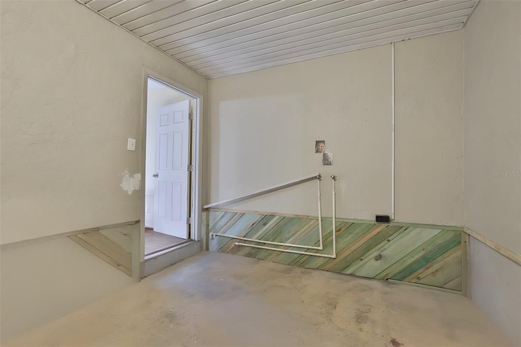 For Sale: $160,000 (2 beds, 1 baths, 1024 Square Feet)
