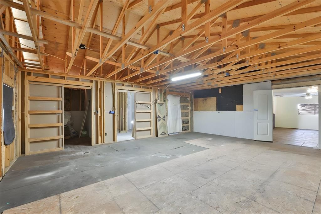 For Sale: $160,000 (2 beds, 1 baths, 1024 Square Feet)