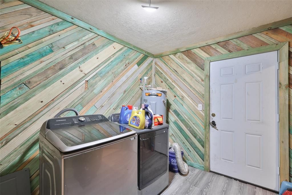 For Sale: $160,000 (2 beds, 1 baths, 1024 Square Feet)