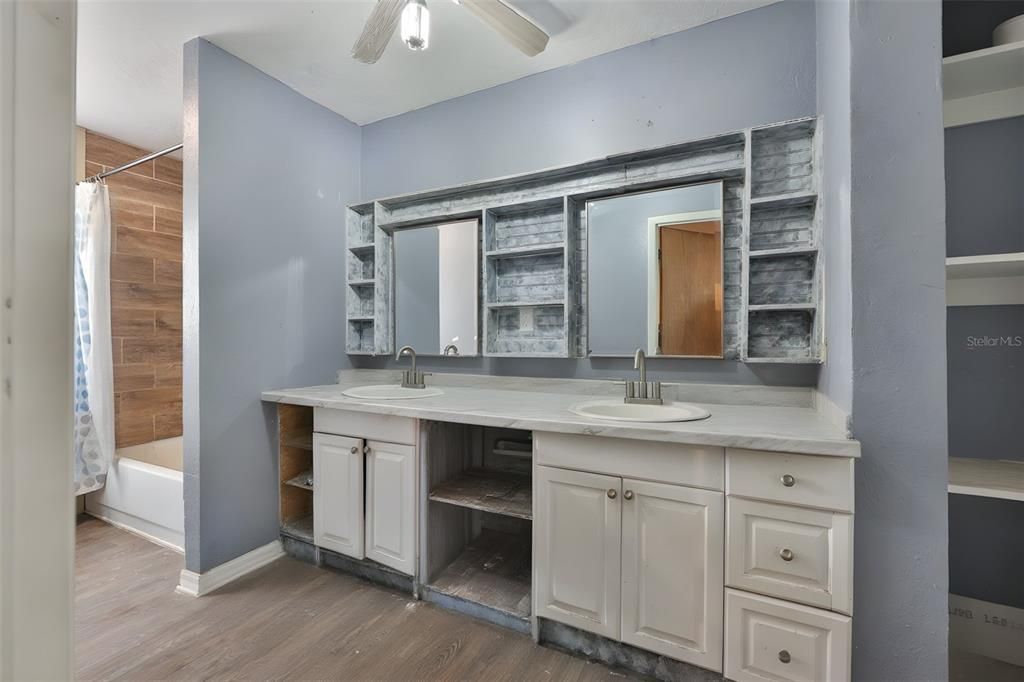 For Sale: $160,000 (2 beds, 1 baths, 1024 Square Feet)
