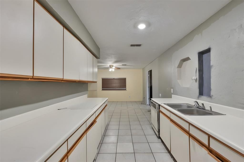 For Sale: $160,000 (2 beds, 1 baths, 1024 Square Feet)