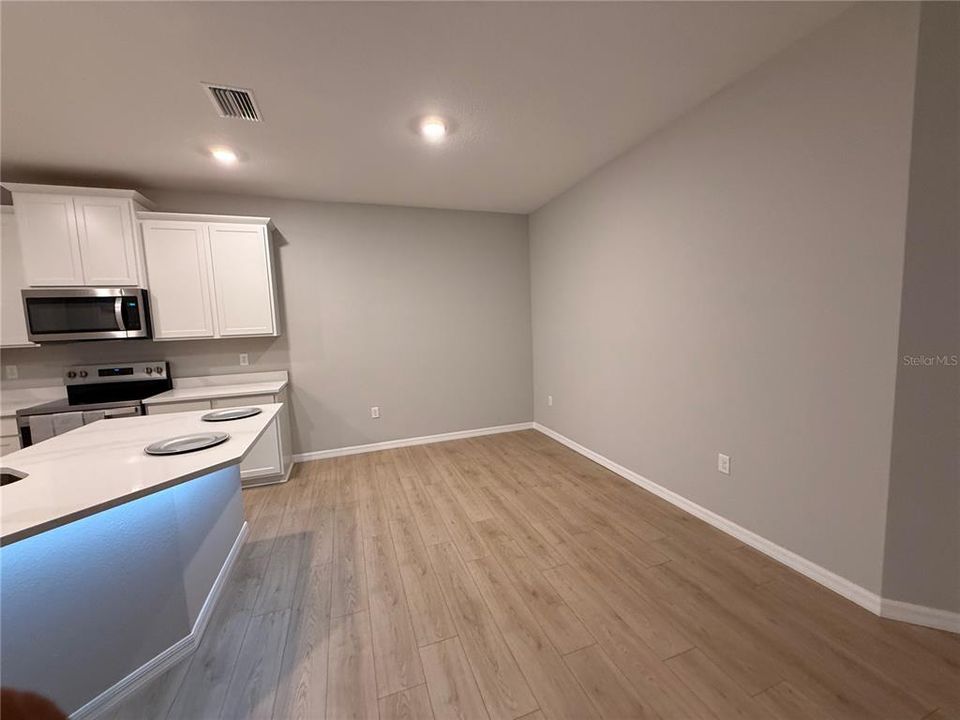 For Rent: $2,500 (3 beds, 2 baths, 1565 Square Feet)