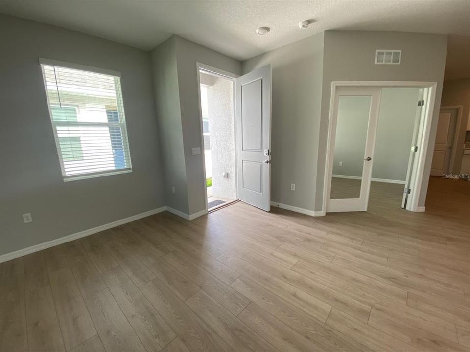 For Rent: $2,500 (3 beds, 2 baths, 1565 Square Feet)