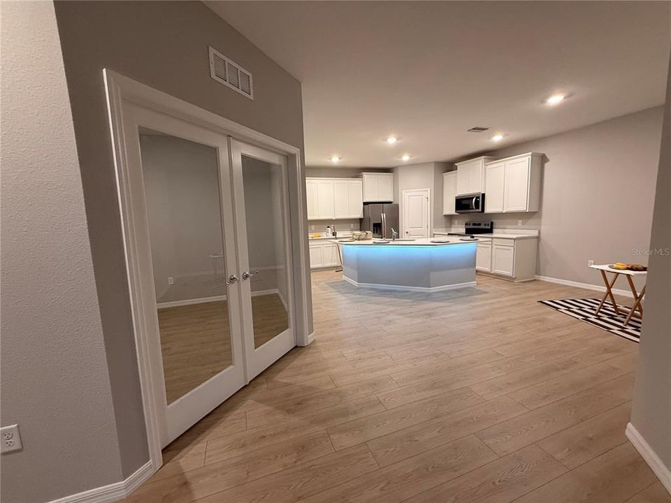 For Rent: $2,500 (3 beds, 2 baths, 1565 Square Feet)