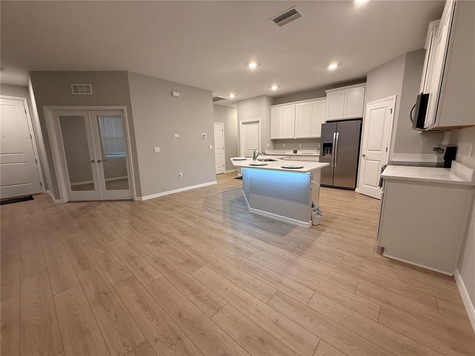 For Rent: $2,500 (3 beds, 2 baths, 1565 Square Feet)