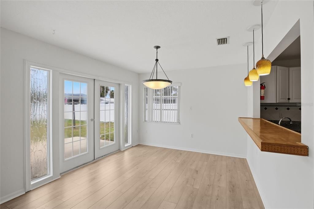 Activo con contrato: $254,900 (3 camas, 2 baños, 1597 Pies cuadrados)