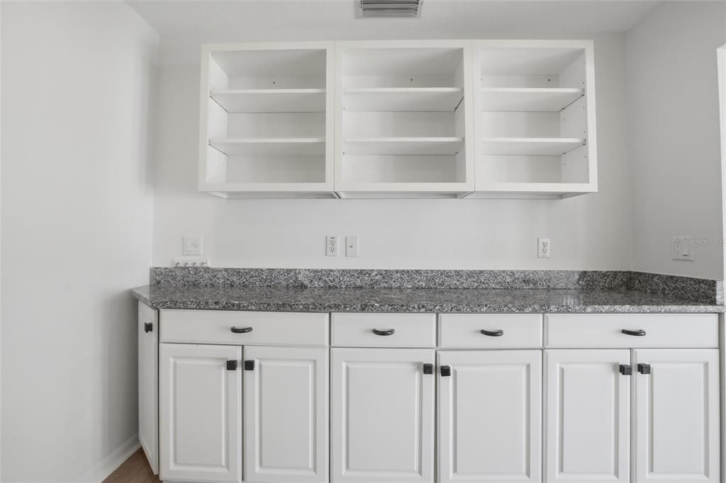 Activo con contrato: $254,900 (3 camas, 2 baños, 1597 Pies cuadrados)