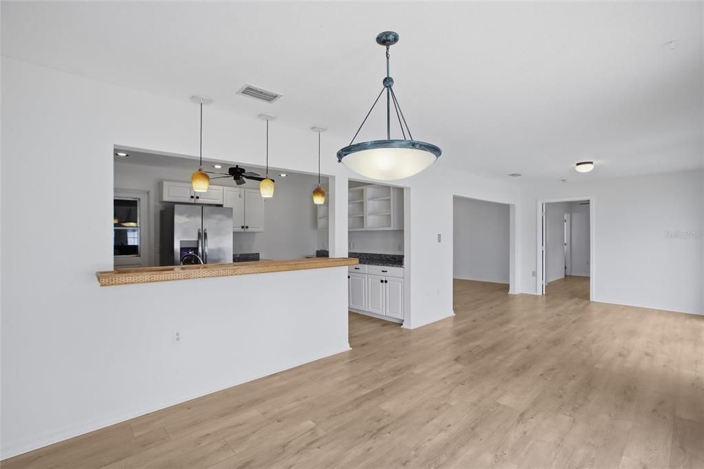 Activo con contrato: $254,900 (3 camas, 2 baños, 1597 Pies cuadrados)